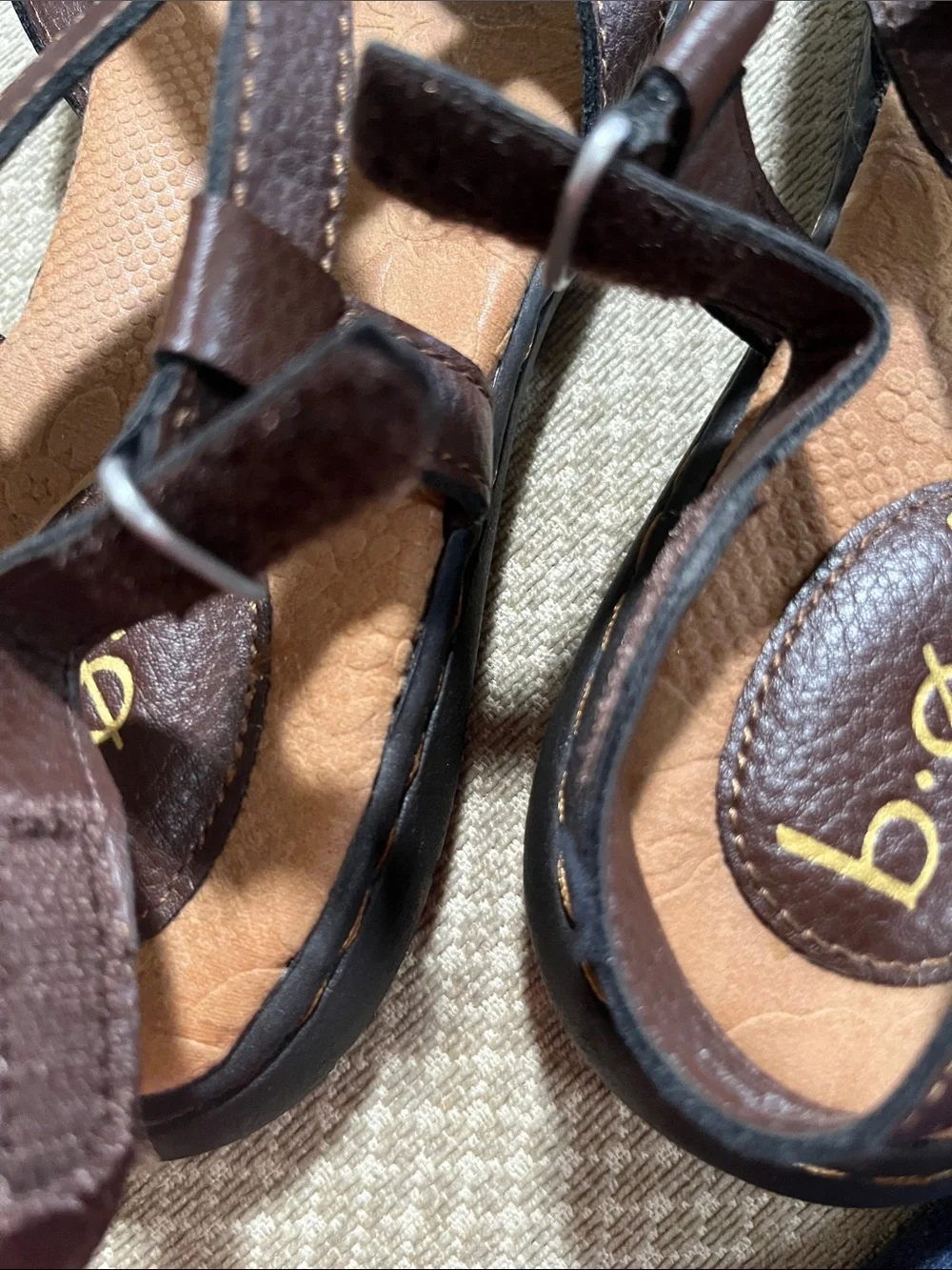 b.o.c. Brown Leather-Look Crossover Strap Sandals women’s size 8